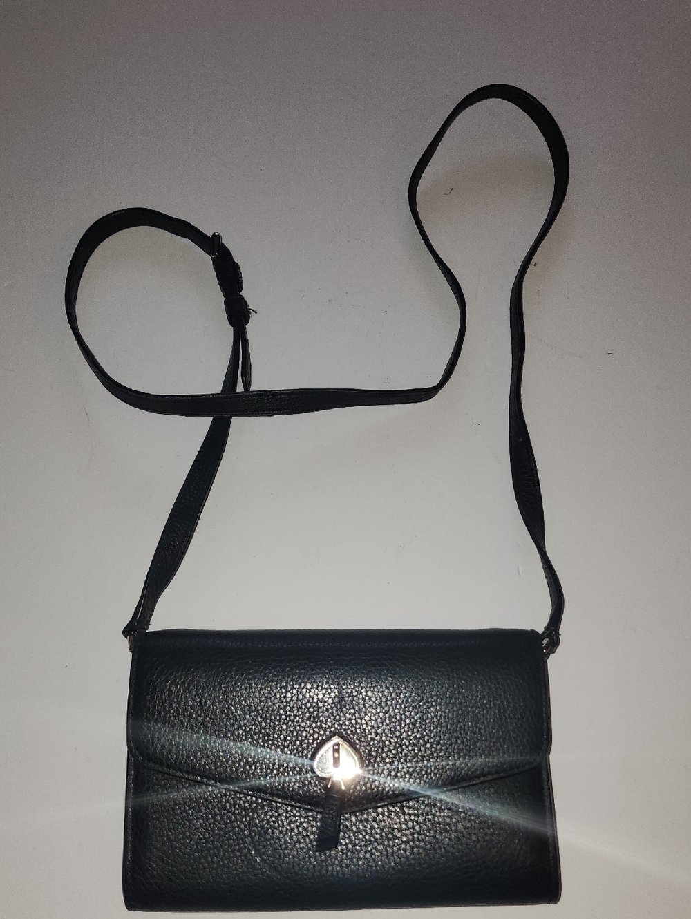 Kate Spade New York Marti Pebbled Leather Crossbody Bag. 7.5×5×23